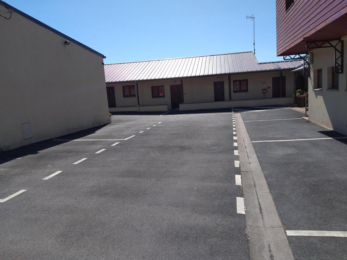 Logis Hotel - Les Paturelles Avesnelles Esterno foto