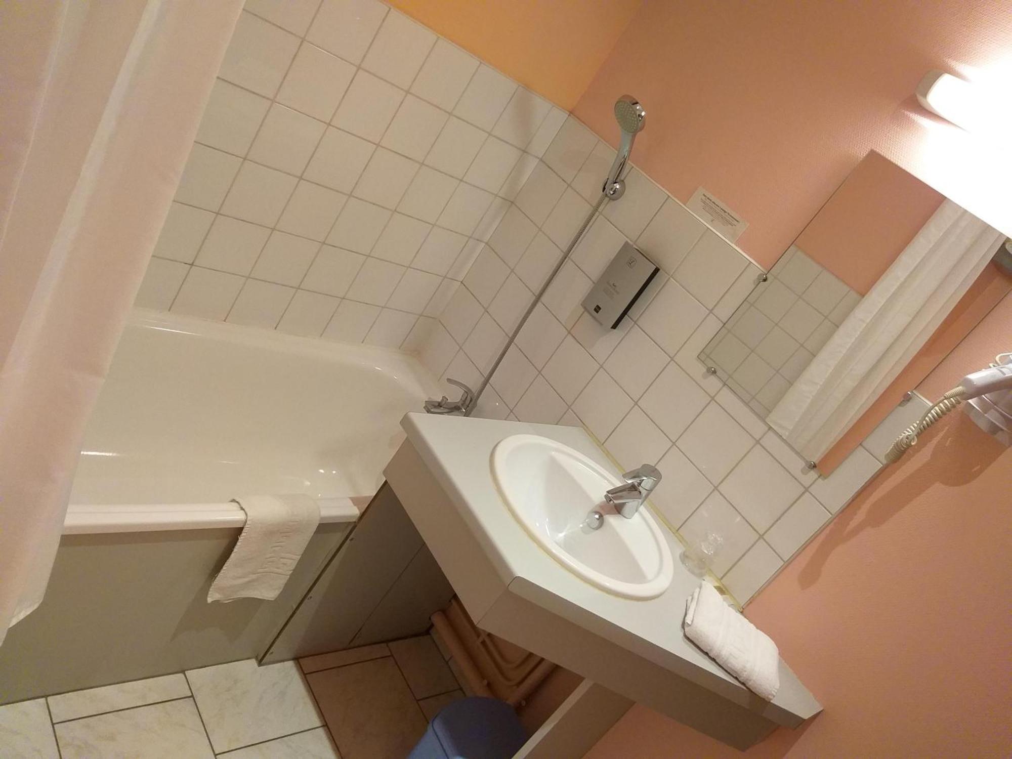 Logis Hotel - Les Paturelles Avesnelles Esterno foto