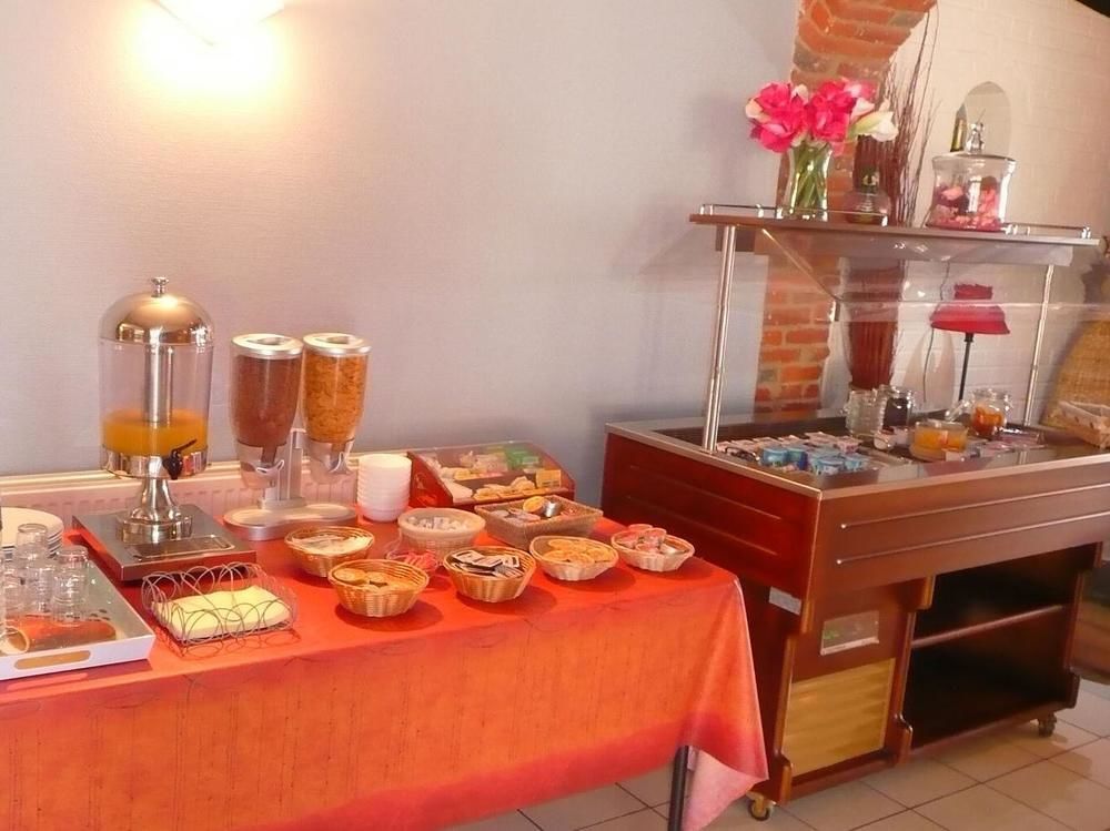 Logis Hotel - Les Paturelles Avesnelles Esterno foto
