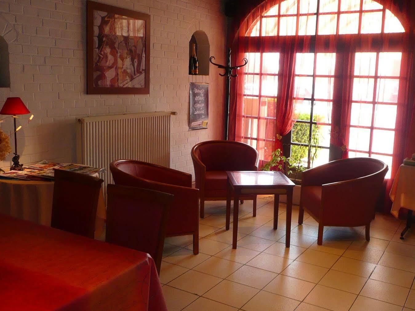 Logis Hotel - Les Paturelles Avesnelles Esterno foto