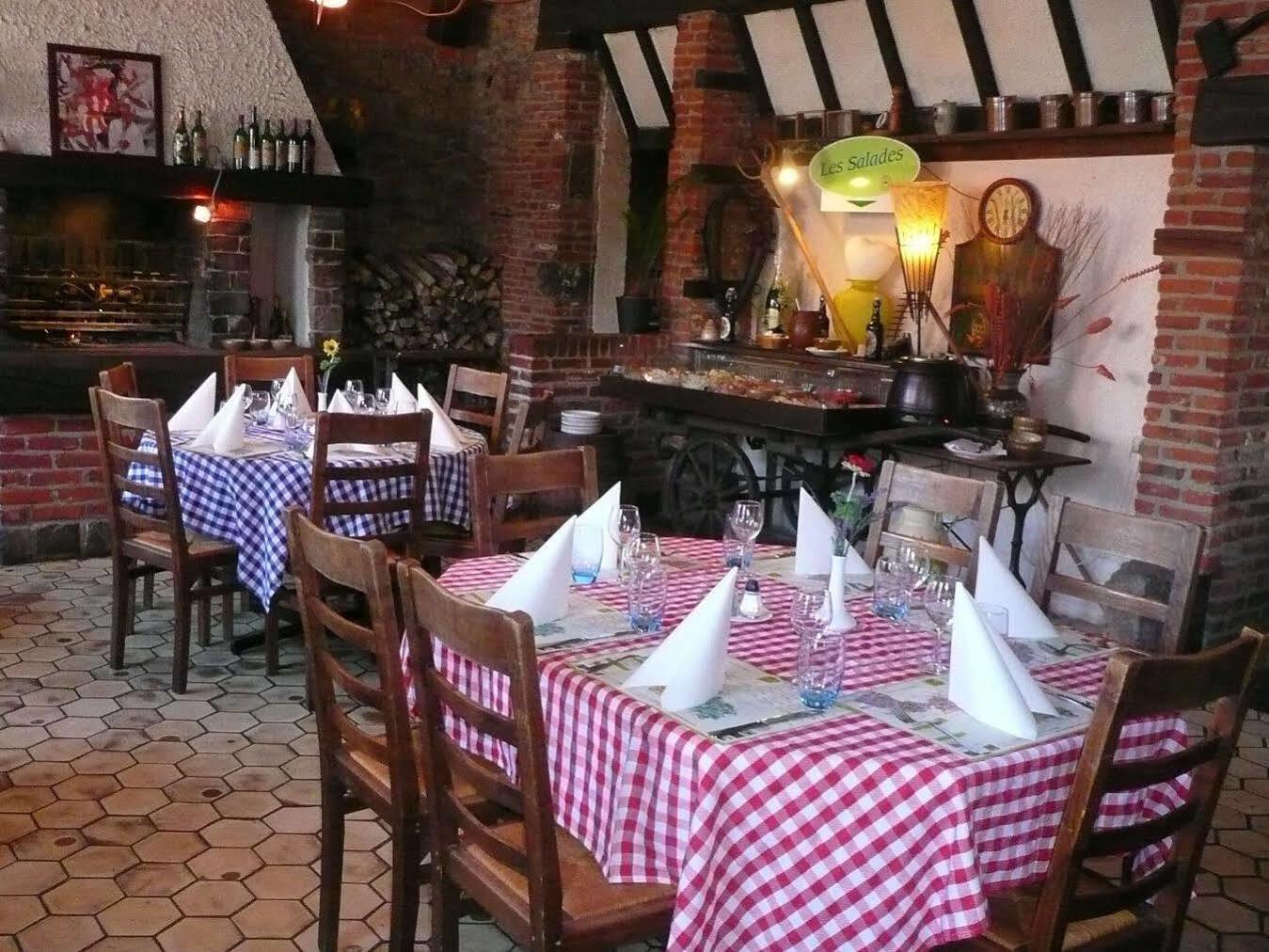 Logis Hotel - Les Paturelles Avesnelles Esterno foto