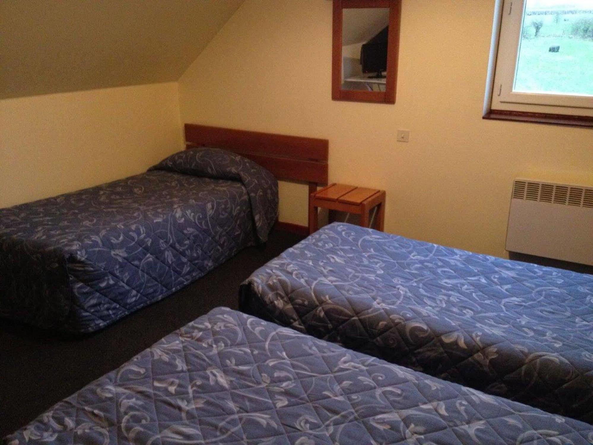 Logis Hotel - Les Paturelles Avesnelles Esterno foto