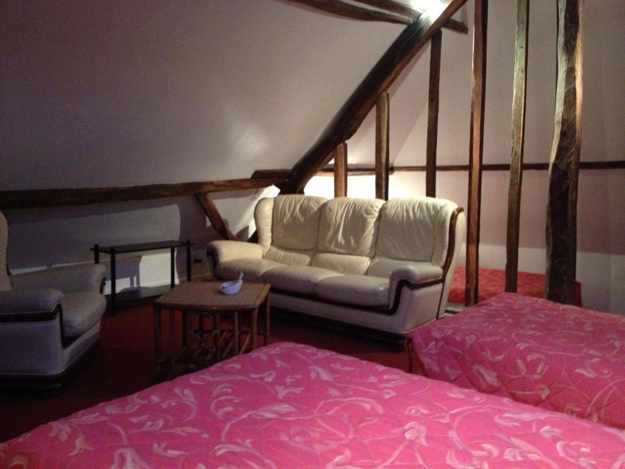 Logis Hotel - Les Paturelles Avesnelles Esterno foto