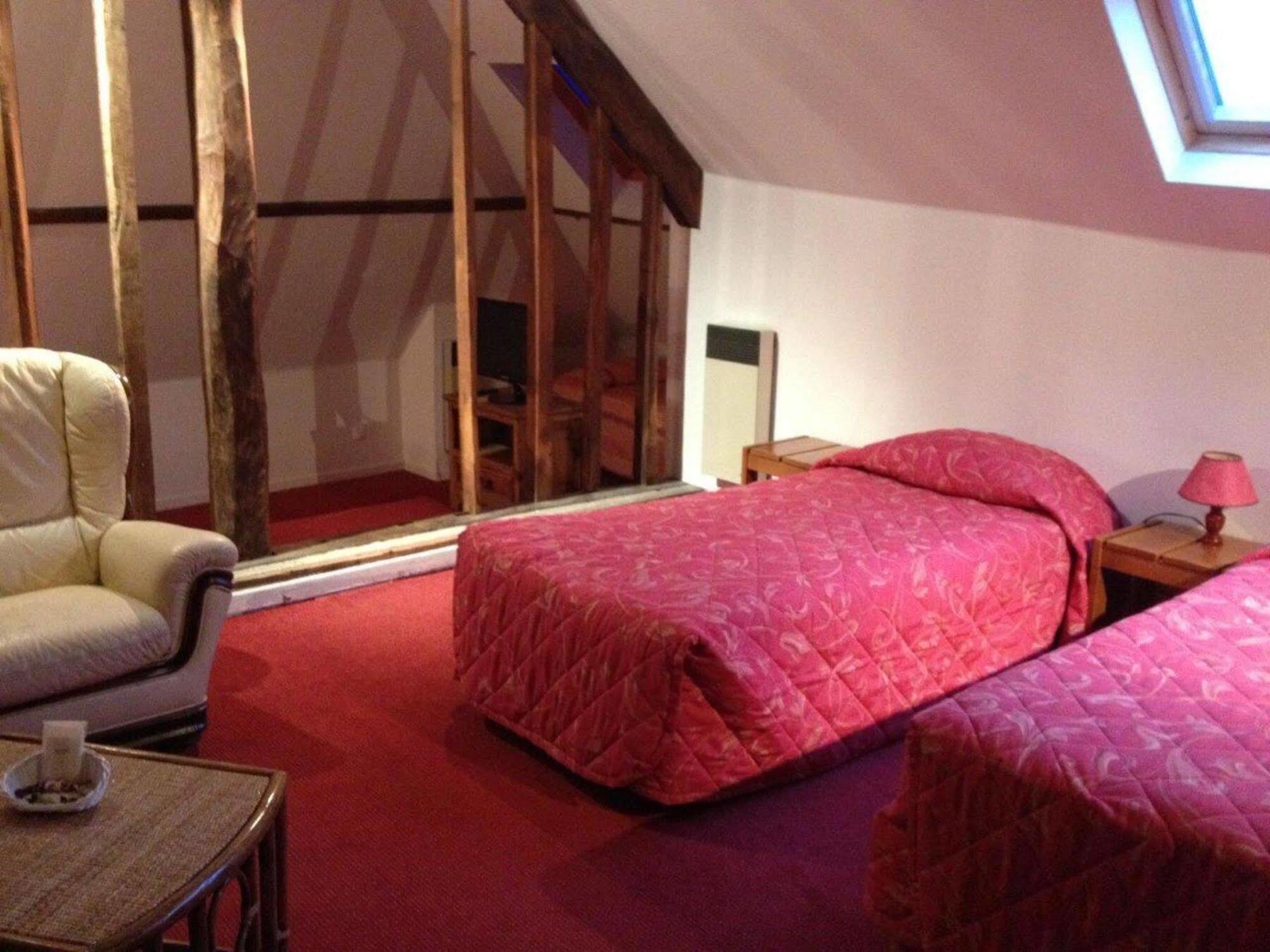 Logis Hotel - Les Paturelles Avesnelles Esterno foto